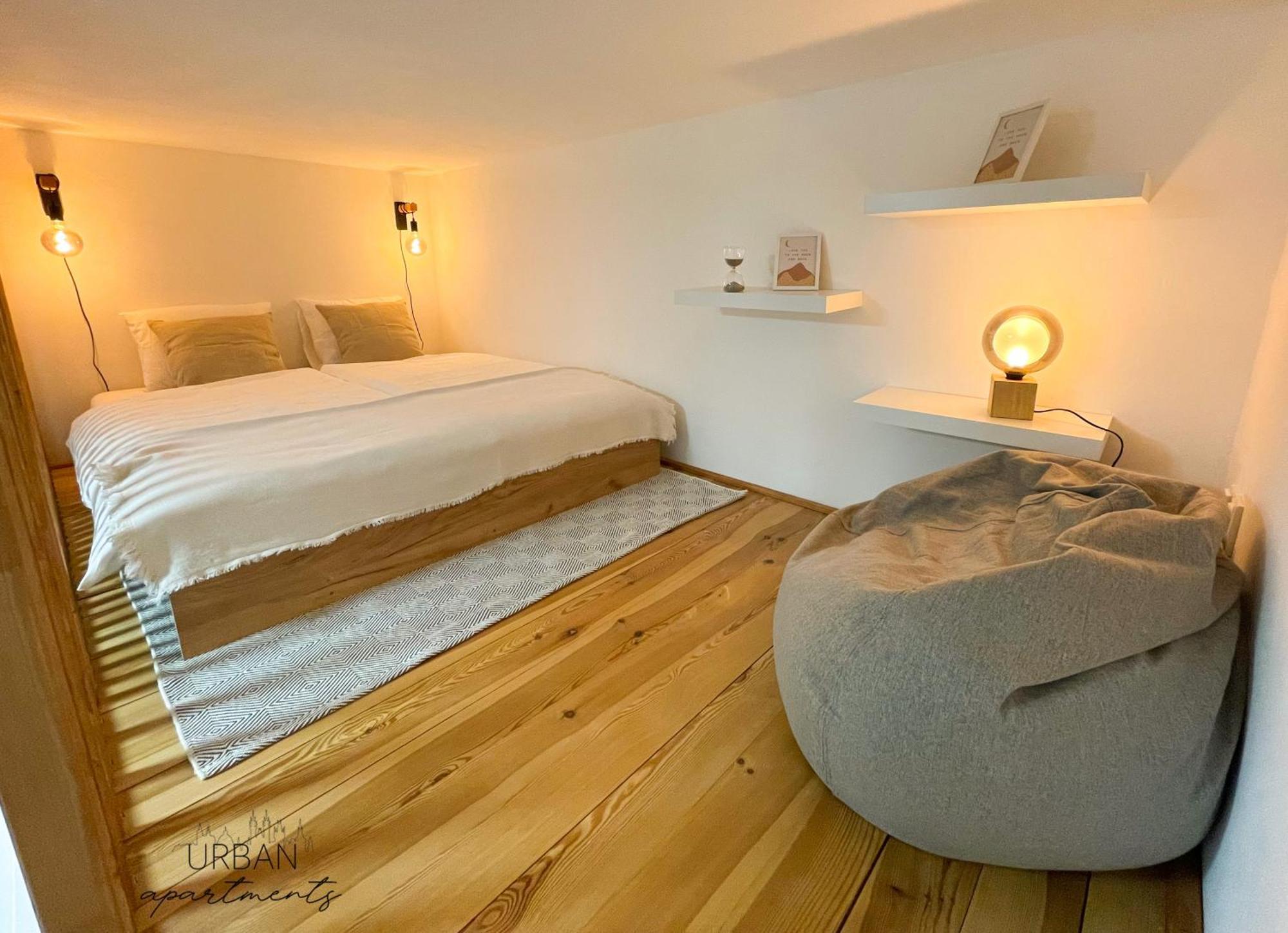Loft Maniny By Urban Apartments Praha Bagian luar foto