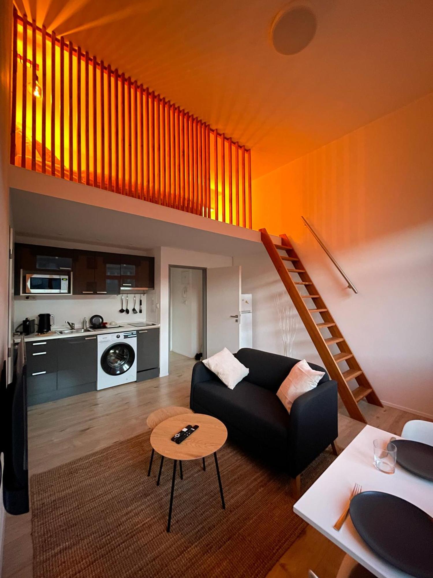 Loft Maniny By Urban Apartments Praha Bagian luar foto