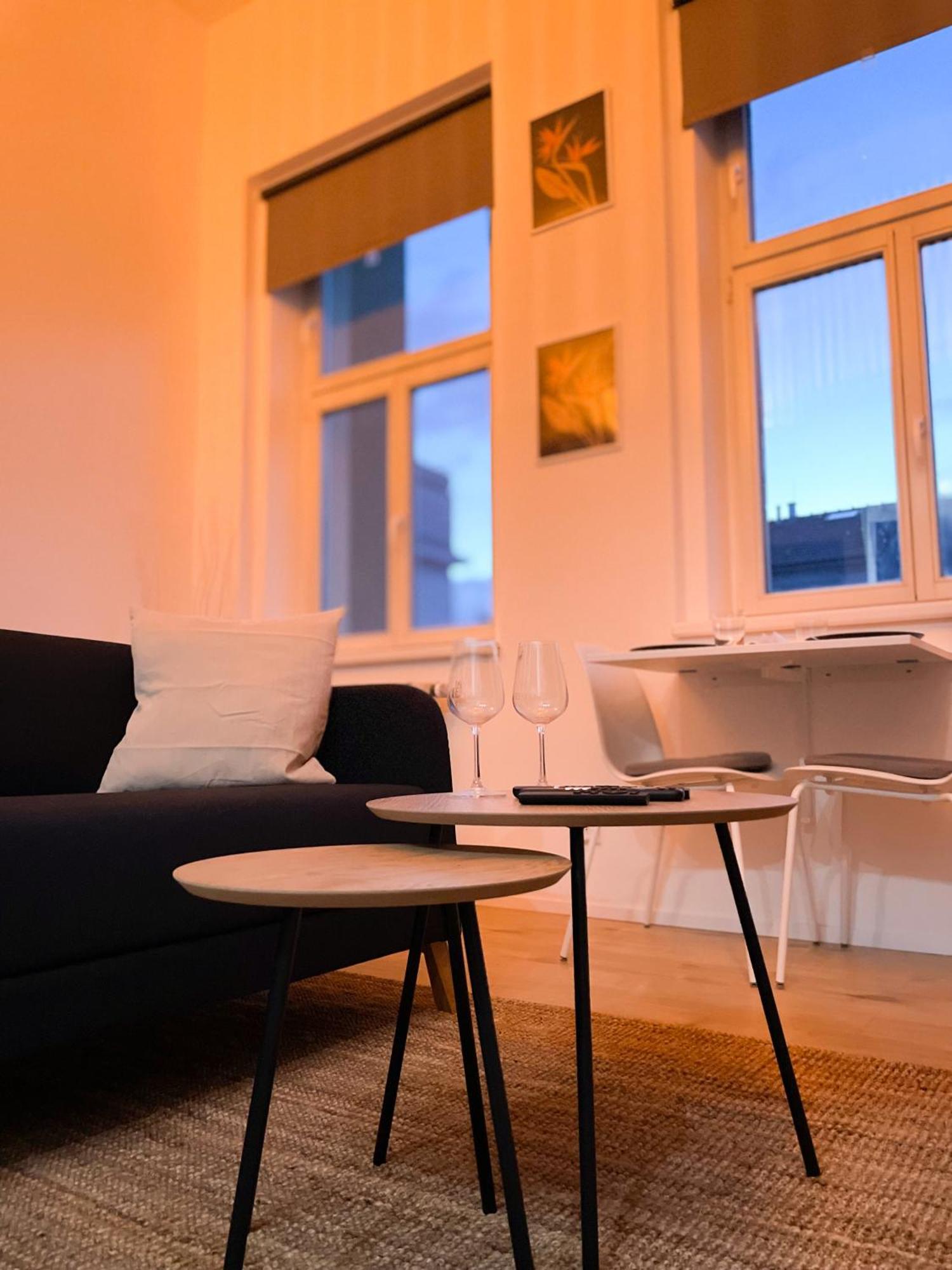 Loft Maniny By Urban Apartments Praha Bagian luar foto