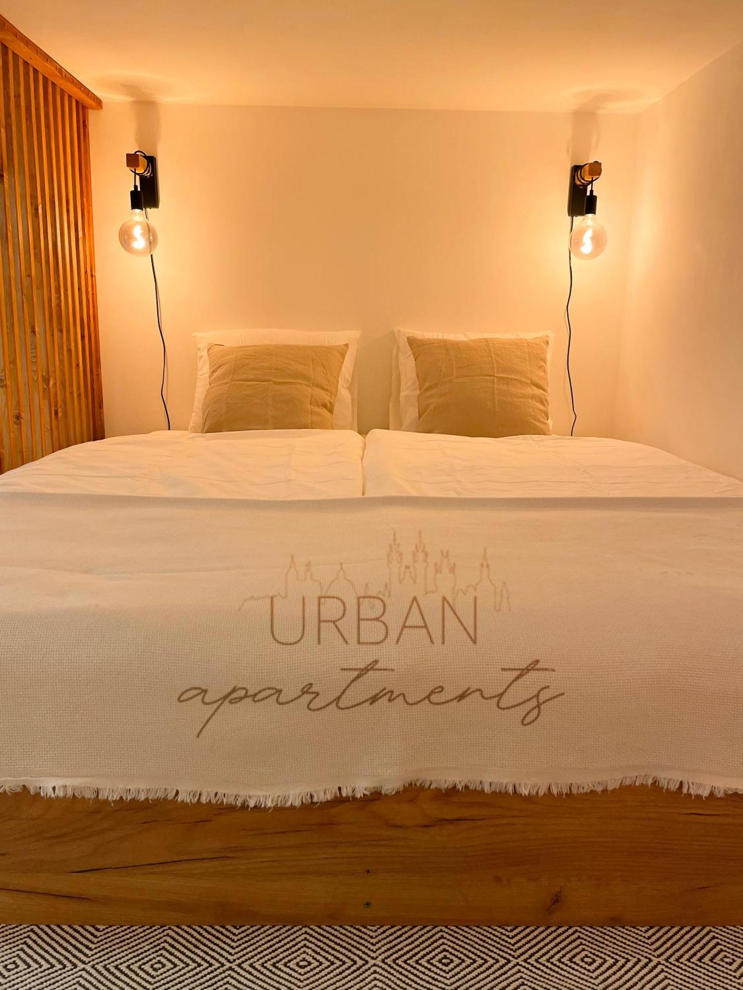 Loft Maniny By Urban Apartments Praha Bagian luar foto